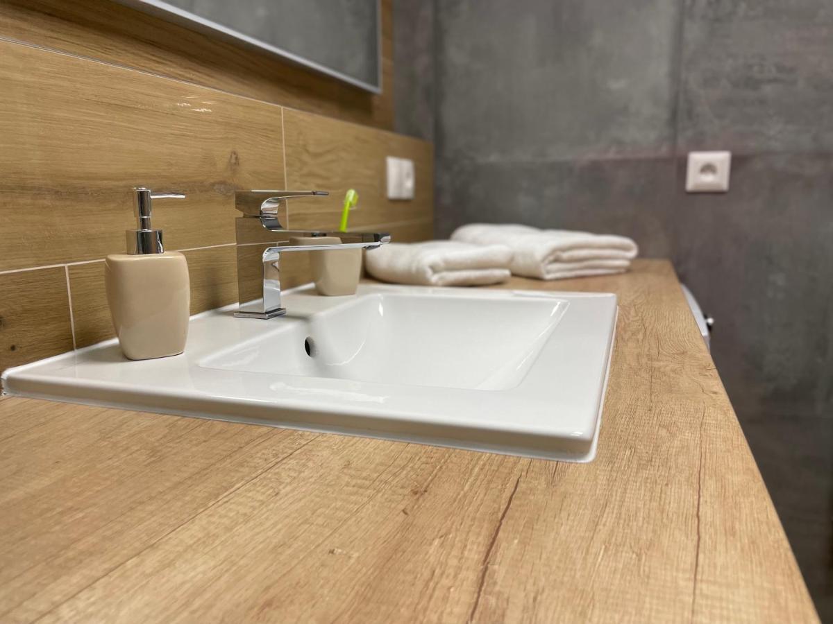 Greenbay Apartment With Free Parking Trenčín Eksteriør bilde