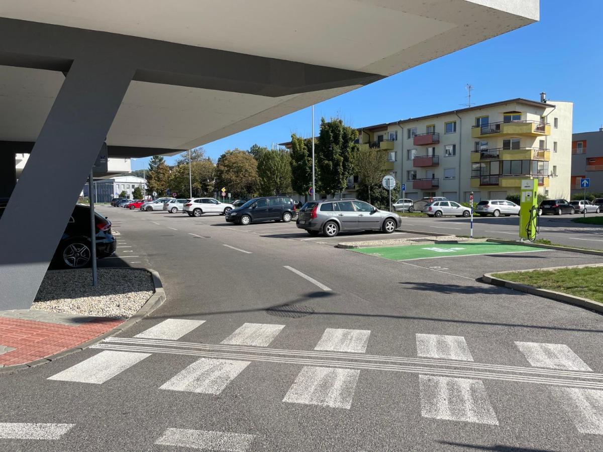 Greenbay Apartment With Free Parking Trenčín Eksteriør bilde